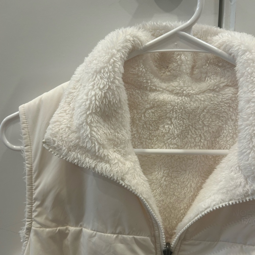 White Reversible North Face Vest - Picture 3 of 5